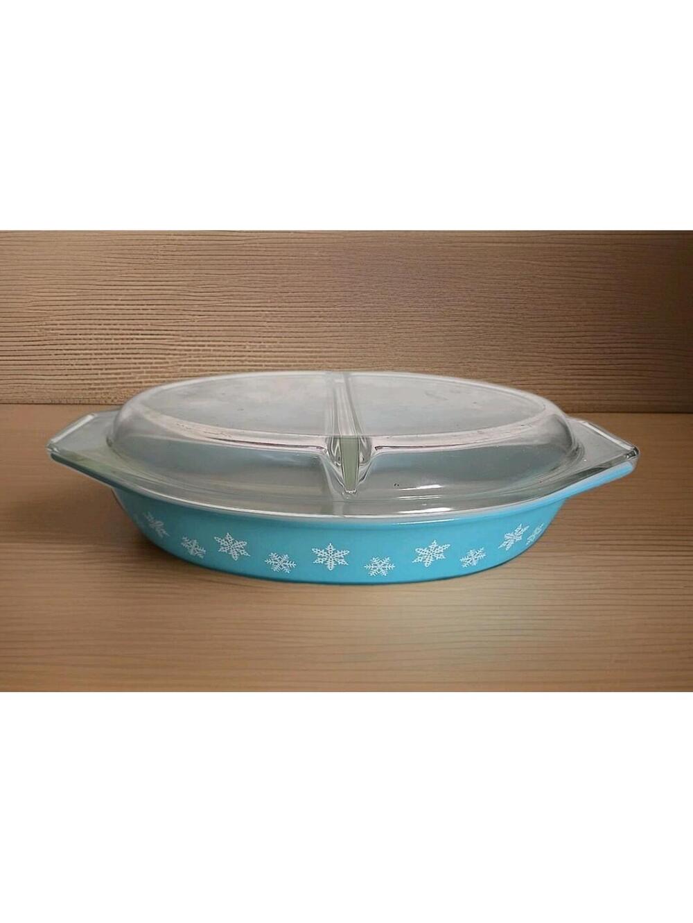 Pyrex Divided Dish with Glass Lid - Teal Snowflake Pattern